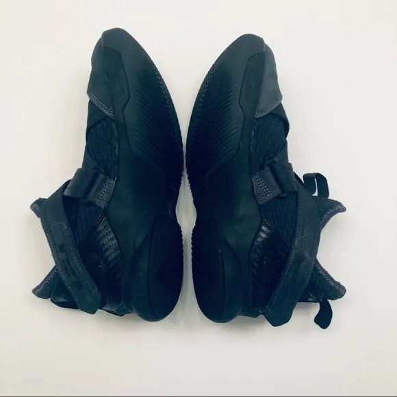 Nike Lebron Soldier Zero Dark 23 Size 4 Y