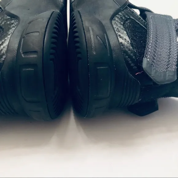 Nike Lebron Soldier Zero Dark 23 Size 4 Y
