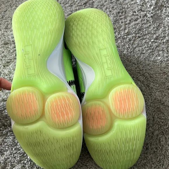 Nike LeBron Witness 5 Grinch Basketball Sneakers