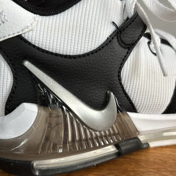 Nike LeBron Witness 7 Black and White Sneakers youth size 6