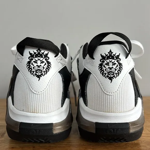 Nike LeBron Witness 7 Black and White Sneakers youth size 6
