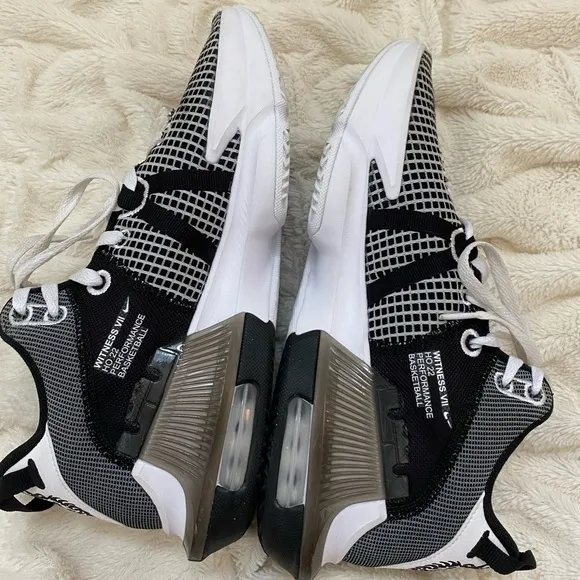 Nike Lebron Witness VII white black basketball sneakers