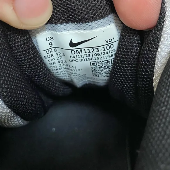 Nike Lebron Witness VII white black basketball sneakers