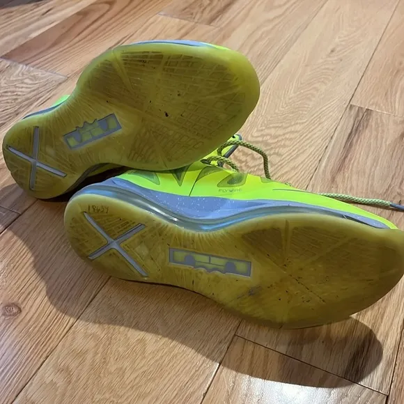 Nike Lebron X VOLT basketball Sneakers yellow gray sz 8.5