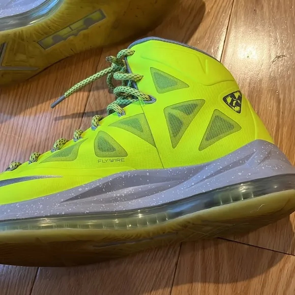 Nike Lebron X VOLT basketball Sneakers yellow gray sz 8.5
