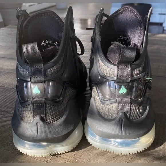 Nike Lebron XIX Basketball Sneakers