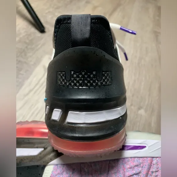 Nike Lebron‎ Xviii ⚜️ Graffiti Sneakers