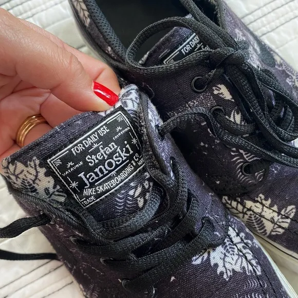 Nike SB Zoom Stefan Janoski Black Floral Skate Sneaker size 4 Youth