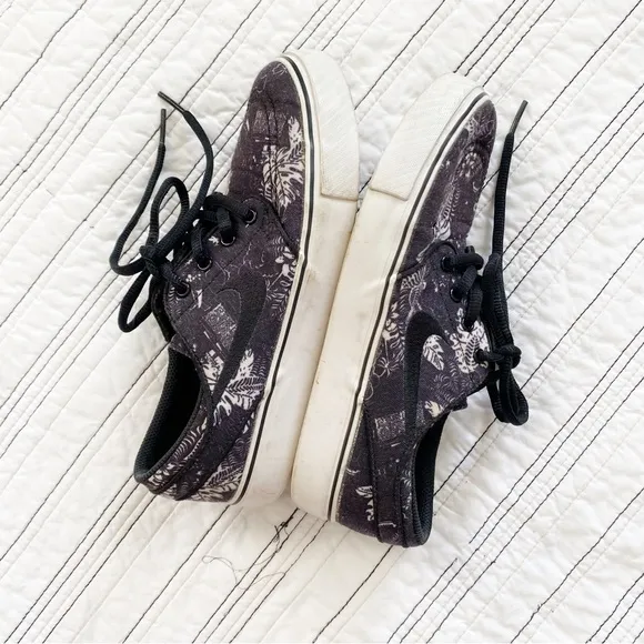 Nike SB Zoom Stefan Janoski Black Floral Skate Sneaker size 4 Youth