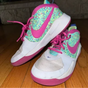 Nike Team Hustle D 9 DIGI (GS) Basketball Sneakers Shoe Size 5.5y/ hightop