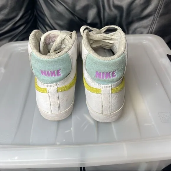 Nike W Blazer Mid '77 ESS DJ3050-101 Yellow Size 6.5 Y