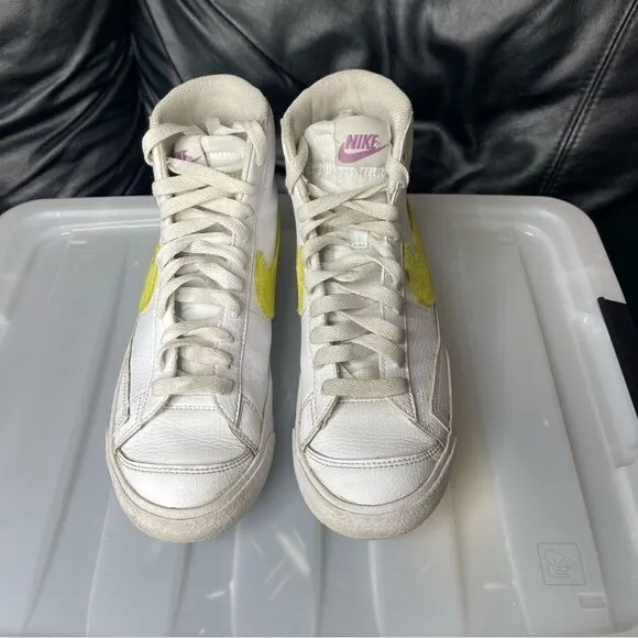 Nike W Blazer Mid '77 ESS DJ3050-101 Yellow Size 6.5 Y
