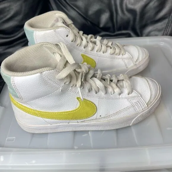 Nike W Blazer Mid '77 ESS DJ3050-101 Yellow Size 6.5 Y