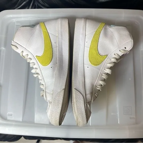 Nike W Blazer Mid '77 ESS DJ3050-101 Yellow Size 6.5 Y