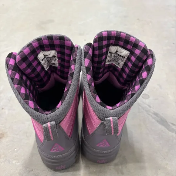 Nike Woodside 2 ACG Youth Sz 5Y High Pink Shell Toe Duck Boots