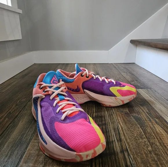 Nike Zoom Freak ‎ 4 GS Bahamas Sneakers Athletic Shoes. Size 7 Y, Women's 8.5