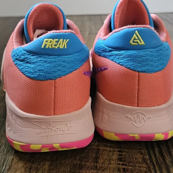 Nike Zoom Freak ‎ 4 GS Bahamas Sneakers Athletic Shoes. Size 7 Y, Women's 8.5
