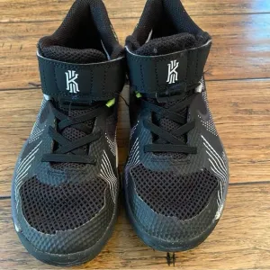 Nike Kyrie Flytrap Basketball shoes