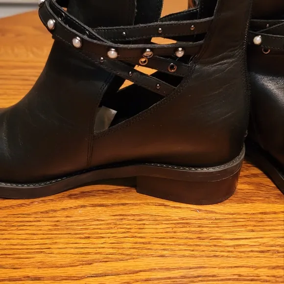 Nine West Black Genuine Leather Studded Cutout Zip Back Boots Shoes Size 9.5