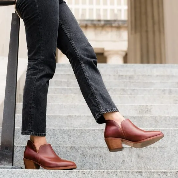 Nisolo Mia Everyday Ankle Leather Bootie, Color Terracotta, Size 9.