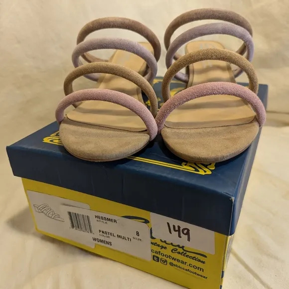 NWB Sbicca Hessmer Suede Leather dress sandals, size 8.