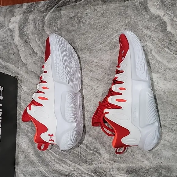 NWB Women's size 8.5 Under Armour Flow Breakthru 4 Basketball Sneakers