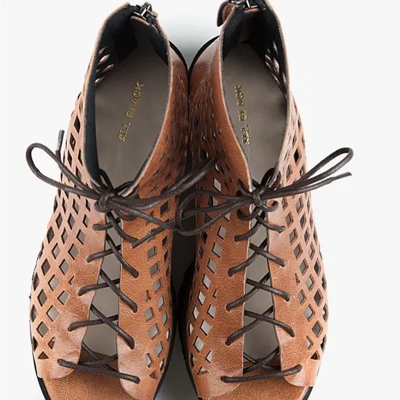 NWOB All Black OT Perf Flatform Camper Womens Laser Cut Lace-Up Platform Sandals