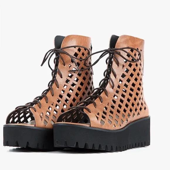 NWOB All Black OT Perf Flatform Camper Womens Laser Cut Lace-Up Platform Sandals