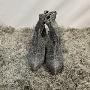 NWOB Jones NY metallic sock boot