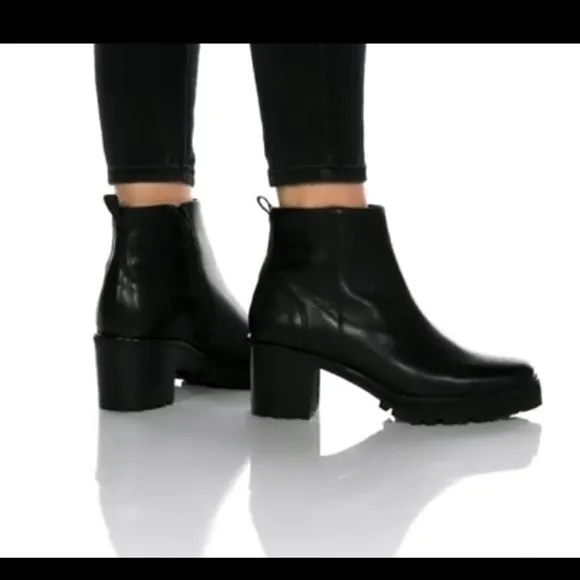 NWOT Andre Assous Milla Genuine Leather Ankle Boots in Black Sz. 8.5