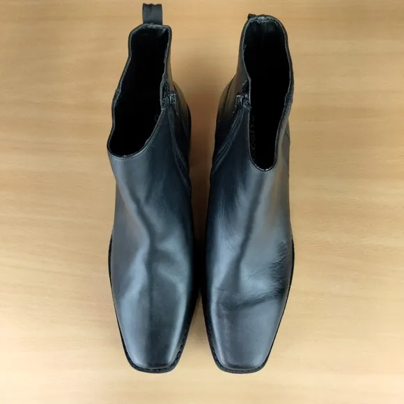 NWOT Andre Assous Milla Genuine Leather Ankle Boots in Black Sz. 8.5