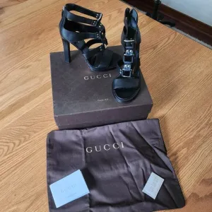 NWOT Authentic Gucci Leather Gladiator Heels Black with Buckles Size 37.5 EU