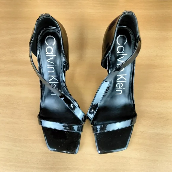 NWOT Calvin Klein Tracy Patent Leather 4&quot; Heeled Sandals in Black Sz. 9.5