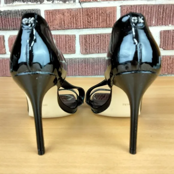 NWOT Calvin Klein Tracy Patent Leather 4&quot; Heeled Sandals in Black Sz. 9.5
