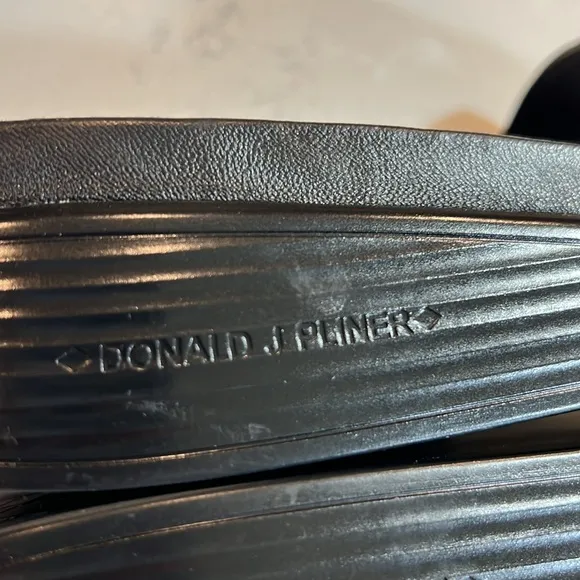 NWOT!🎉 Donald Pliner Black Leather Fifi Sandals Size 9