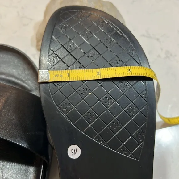 NWOT!🎉 Donald Pliner Black Leather Fifi Sandals Size 9