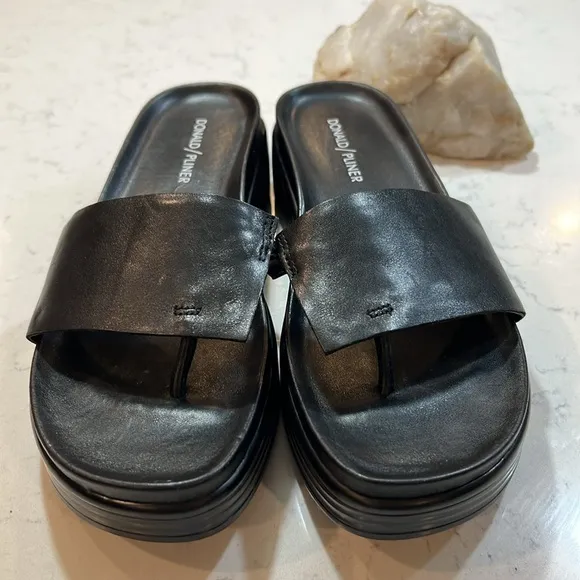 NWOT!🎉 Donald Pliner Black Leather Fifi Sandals Size 9