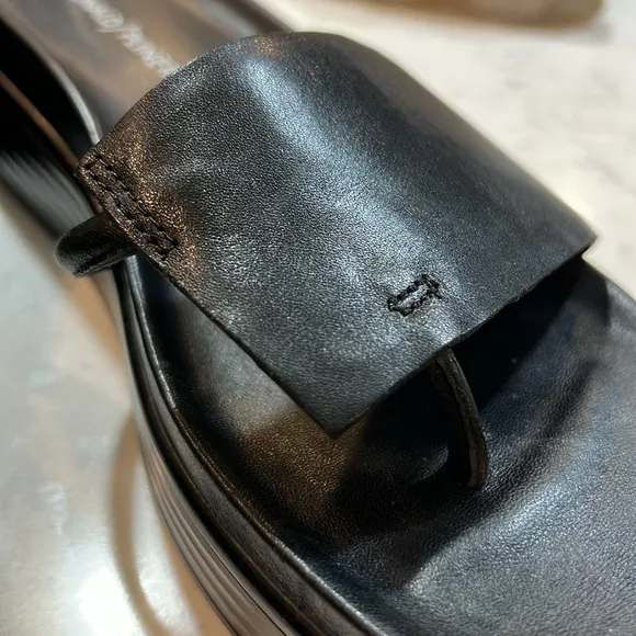 NWOT!🎉 Donald Pliner Black Leather Fifi Sandals Size 9