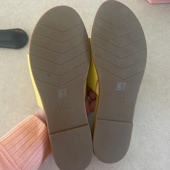 NWOT Eileen Fisher Duet Tumbled Leather Sandal