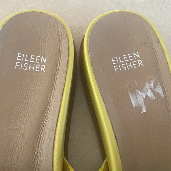 NWOT Eileen Fisher Duet Tumbled Leather Sandal