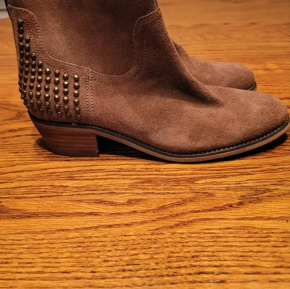NWOT Marc Fisher Dark Tan Brown Genuine Suede Leather Studded Ankle Shoes Boots