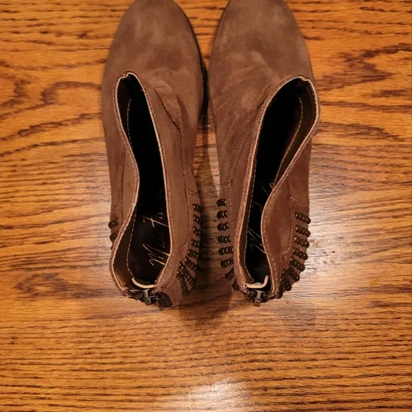 NWOT Marc Fisher Dark Tan Brown Genuine Suede Leather Studded Ankle Shoes Boots