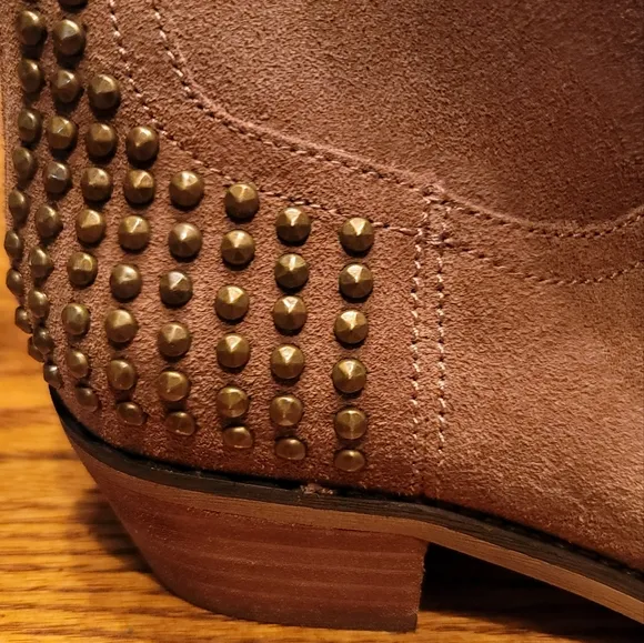 NWOT Marc Fisher Dark Tan Brown Genuine Suede Leather Studded Ankle Shoes Boots