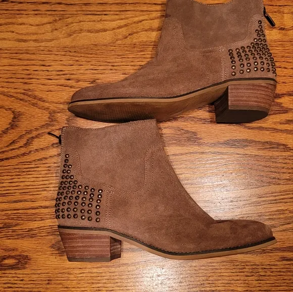 NWOT Marc Fisher Dark Tan Brown Genuine Suede Leather Studded Ankle Shoes Boots