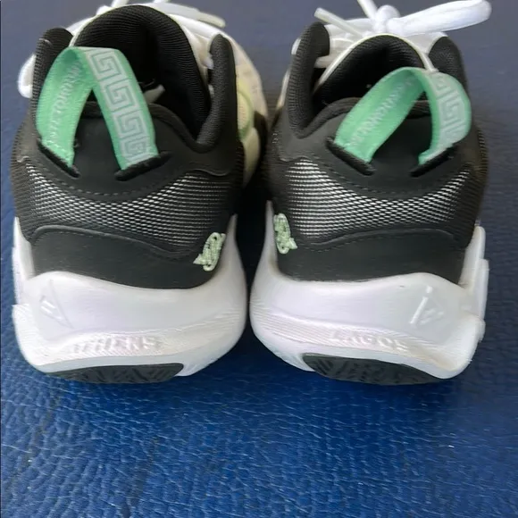 NWOT - Nike White, Black, Seafome- Giannis Immortality 2