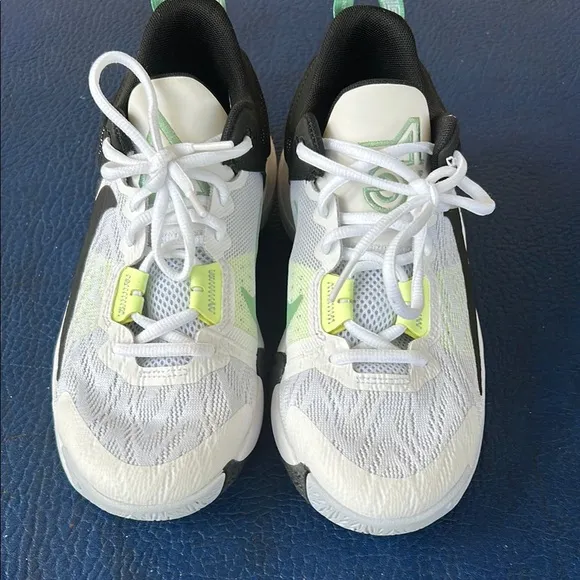NWOT - Nike White, Black, Seafome- Giannis Immortality 2