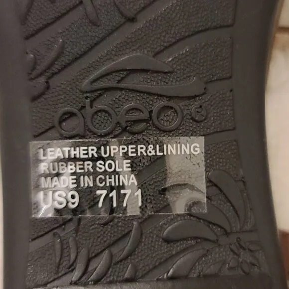 Nwot Abeo leather heel sandals