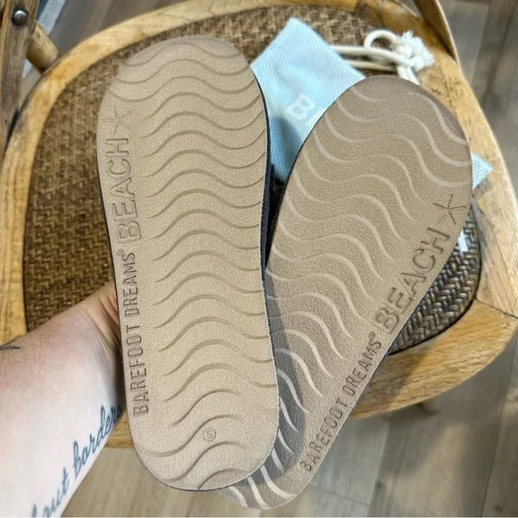 NWT Barefoot Dreams Beach Terry Sandals Grey