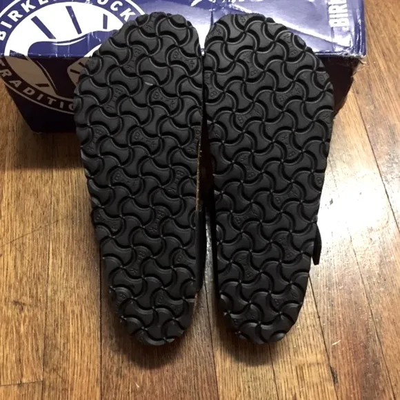 NWT Birkenstock Gizeh BS Black Sandals.