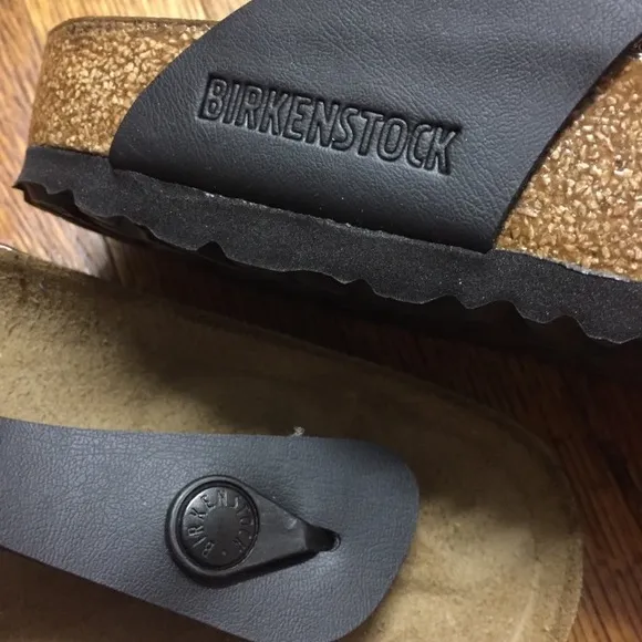 NWT Birkenstock Gizeh BS Black Sandals.